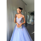 Vestido de fiesta largo de corte A con escote en V, tirantes finos y apliques