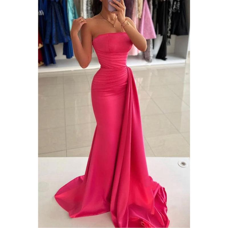 Figurbetontes, trägerloses, ärmelloses, gerüschtes Party-Ball-Abendkleid mit Schleppe 