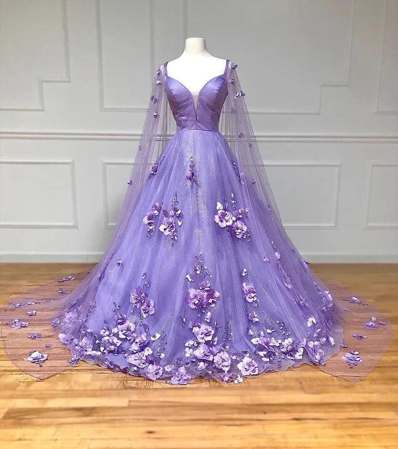 Vestido de fiesta de encaje floral lavanda, corte A, mangas tipo capa, corte A, escote corazón, tul escalonado, largo con abertura