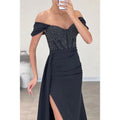 Schlichtes, schulterfreies Ballkleid mit Flügelärmeln, Schlitz und Strasssteinen
