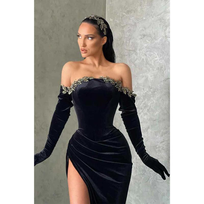 Vestido de noche formal de terciopelo negro con hombros descubiertos, mangas largas y abertura 