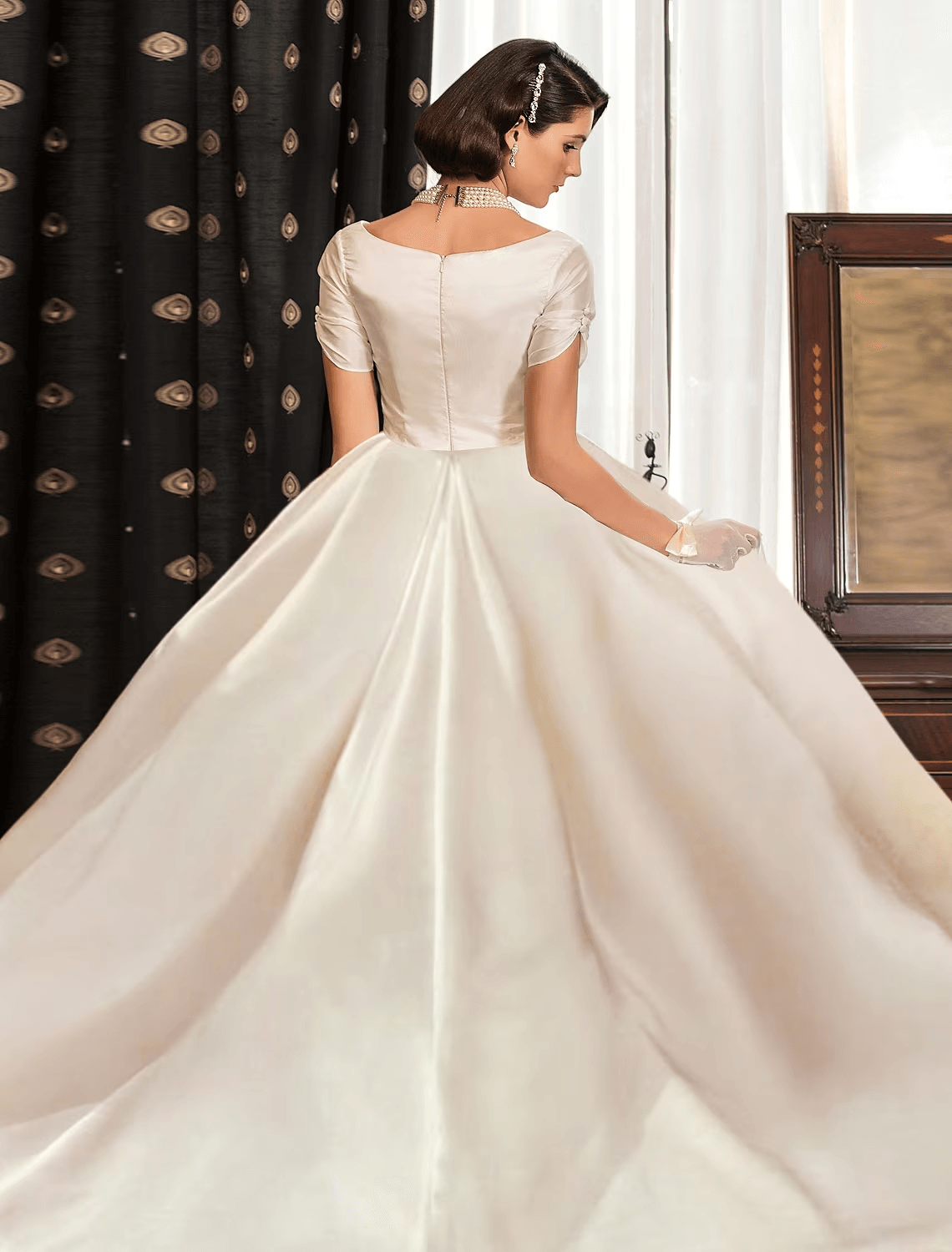Verlobungskleid, formelle Hochzeitskleider, Hofschleppe, Ballkleid, kurze Ärmel, V-Ausschnitt, Satin mit gerüschtem Saum, einfarbig