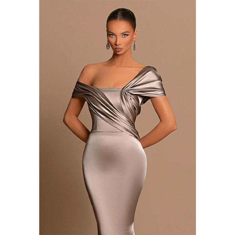 Vestido de noche formal de sirena plisado con hombros descubiertos único