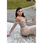 Glamouröses und dramatisches schulterfreies Ballkleid im Trompeten-/Meerjungfrauenstil mit langen Ärmeln und Perlen