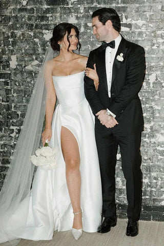 Robes de mariée A-Line sans bretelles en satin blanc avec fente