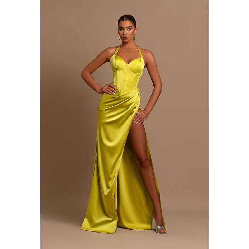 Vestido de noche largo fruncido con escote halter y escote corazón con abertura en el muslo