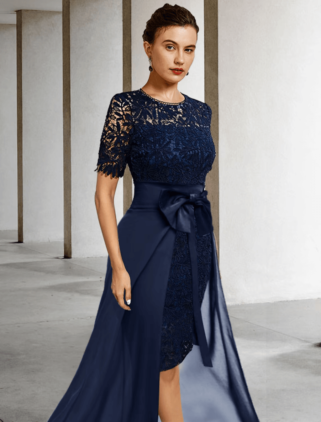 Etui-/Säulenkleid für die Mutter der Braut, formeller Hochzeitsgast, elegant, Rundhalsausschnitt, knielang, Spitze, kurze Ärmel, mit Schleife(n)