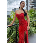 Vestido de fiesta brillante con lentejuelas rojas y escote corazón