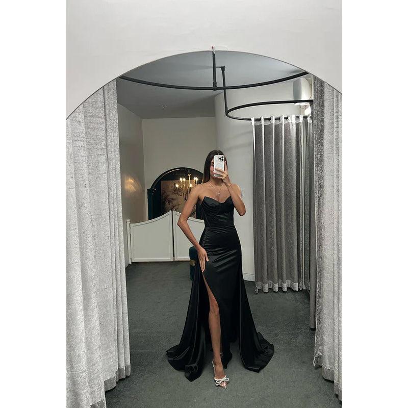 Vestido formal de noche de graduación sin mangas con escote corazón, satén plisado y corte tubo/columna