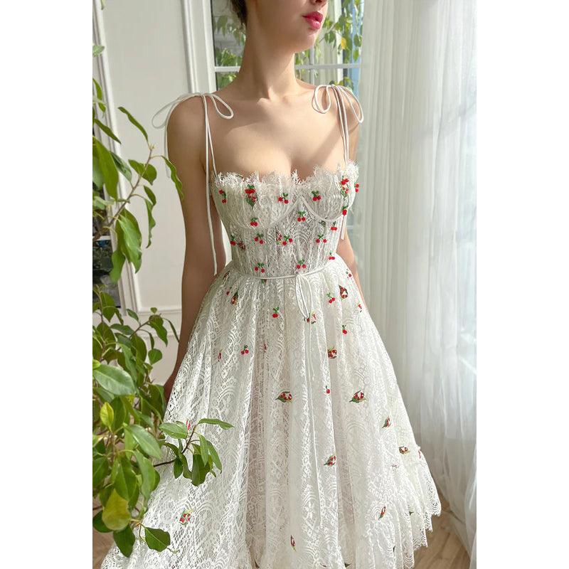 Vestido de fiesta de noche con tirantes finos, apliques de encaje transparente, corte A, largo hasta la rodilla 