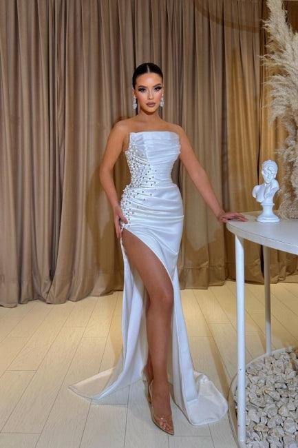 Exquisito vestido de fiesta de corte A con abertura frontal, sin mangas, sin tirantes y con cuentas