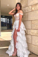 Vestido de fiesta de corte A con encaje, escote corazón, capas, largo con abertura