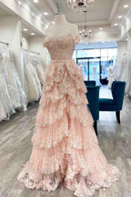 Vestido de fiesta de corte A con encaje, escote corazón, capas, largo con abertura