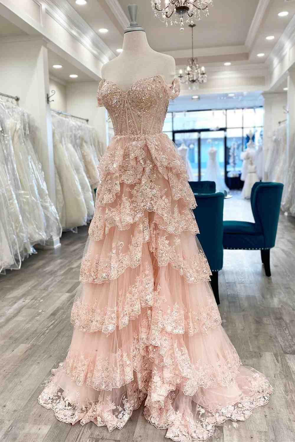Vestido de fiesta de corte A con encaje, escote corazón, capas, largo con abertura