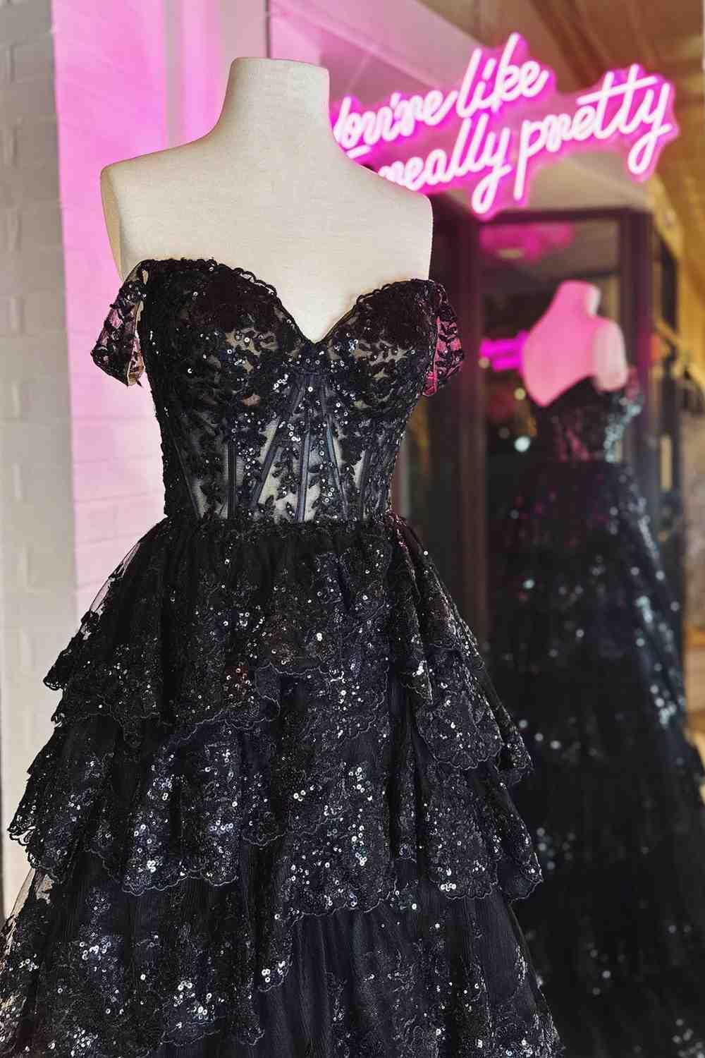 Vestido de fiesta de corte A con encaje, escote corazón, capas, largo con abertura