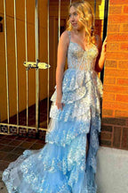 Vestido de fiesta de corte A con encaje, escote corazón, capas, largo con abertura