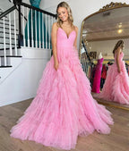 Vestido de fiesta de corte A con tirantes finos y tul escalonado