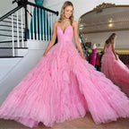 Vestido de fiesta de corte A con tirantes finos y tul escalonado