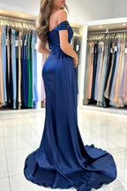 A-Linie, königsblau, herzförmiger Ausschnitt, Schlitz vorn, schulterfrei, trägerlos, Ballkleid mit Rüschen