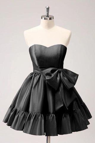 Vestido de fiesta fucsia sin tirantes, con volantes y lazo