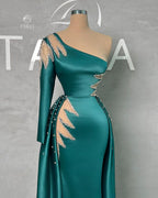 Tolles bodenlanges Ballkleid mit einer Schulter, Strasssteinen und langen Ärmeln und abnehmbarer Schleppe