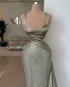 Erstaunliches langes Meerjungfrauen-Träger-Spitzen-Pailletten-Perlen-ärmelloses Ballkleid