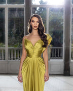 Wunderschönes bodenlanges One-Shoulder-Plissee-Abendkleid mit Perlenbesatz und ärmellos
