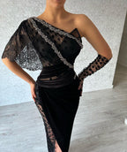 Wunderschönes langes schwarzes Meerjungfrau-Ballkleid mit einer Schulter und Schlitz