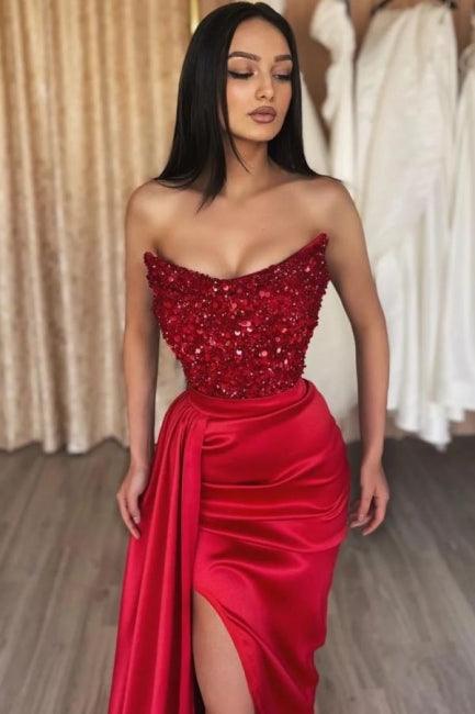 Wunderschönes langes rotes trägerloses Meerjungfrau-Ballkleid aus Satin mit Pailletten und Schlitz