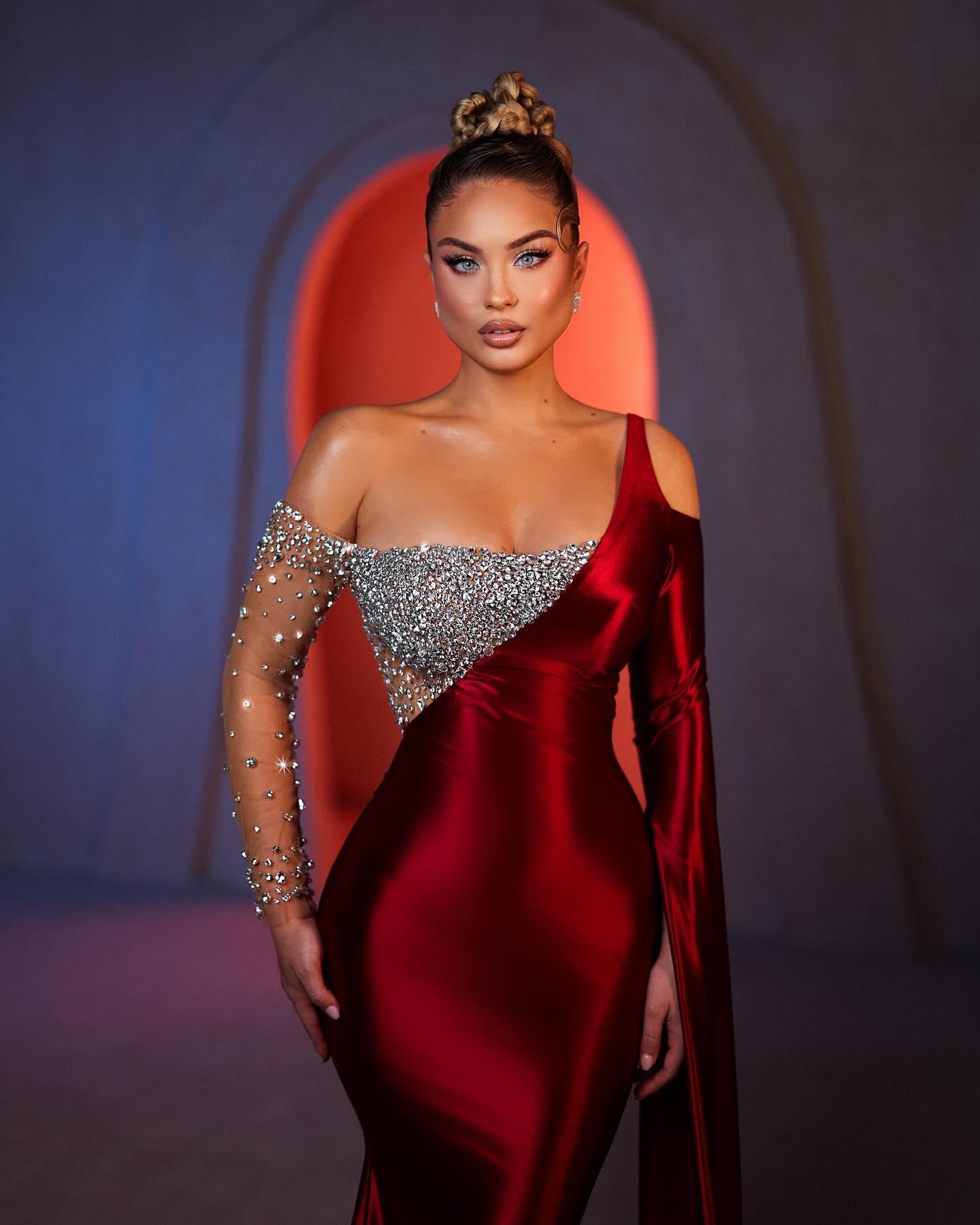 Wunderschöne Meerjungfrau Ein-Schulter Langarm Strass Satin Chiffon Ballkleider