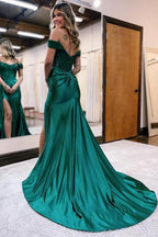 Schwarzes schulterfreies Ballkleid im Meerjungfrauen-Stil mit hohem Schlitz