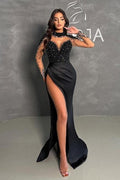 Schwarzes Ballkleid mit Schlitz vorn, Neckholder, bodenlang, langen Ärmeln und Perlenbesatz