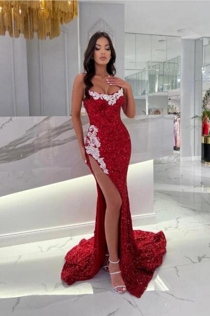Burgunderrotes, bodenlanges Meerjungfrau-Ballkleid mit Schlitz vorn und Applikationen