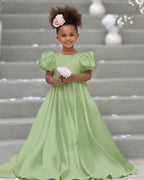 Kleid für Blumenmädchen mit Puffärmeln, Schleife, Knopfleiste hinten und Schleppe 