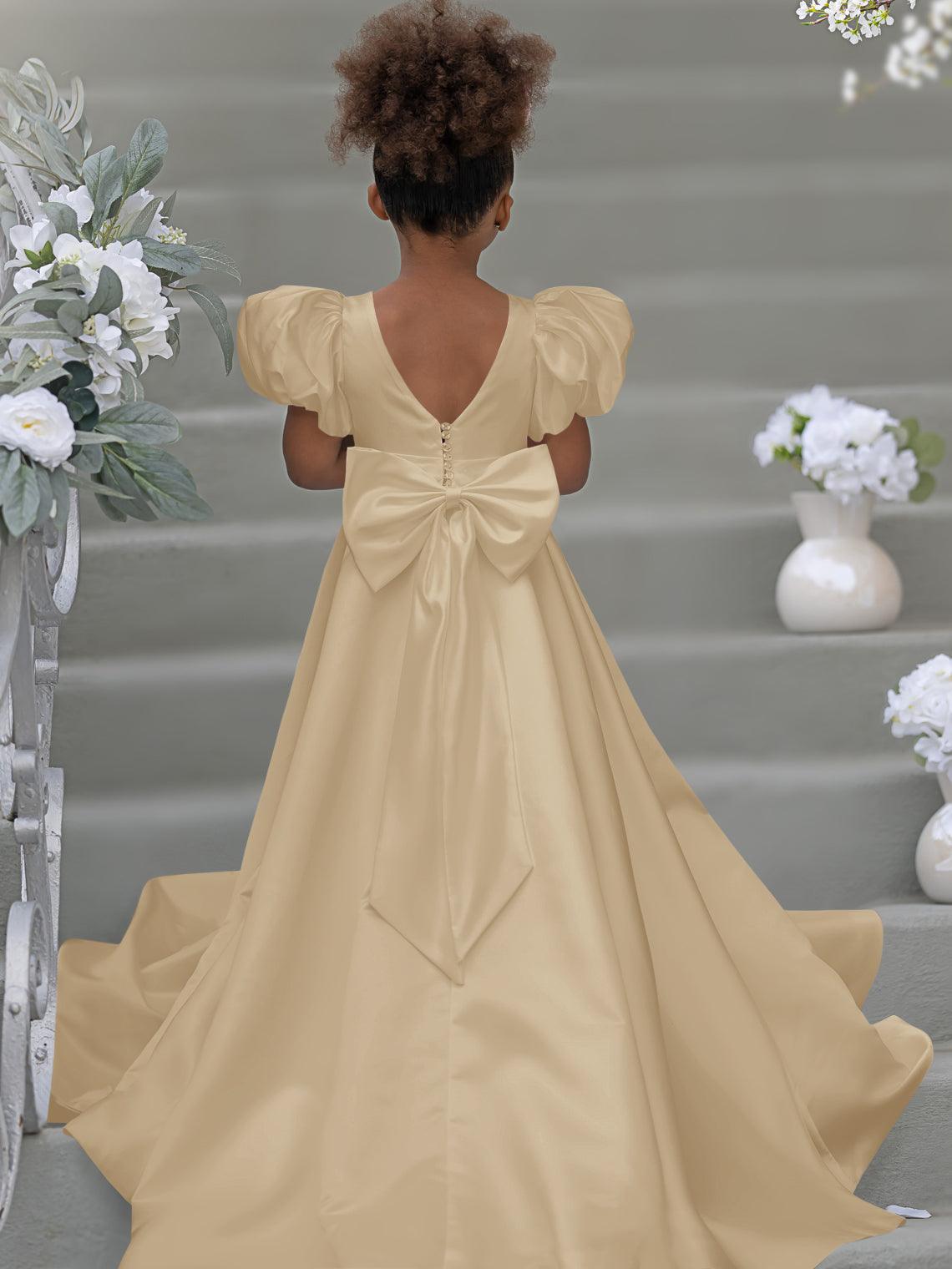 Kleid für Blumenmädchen mit Puffärmeln, Schleife, Knopfleiste hinten und Schleppe 