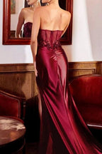 Charmantes, säulenförmiges, ärmelloses Ballkleid mit Kette, herzförmigem Ausschnitt, bodenlang, Applikationen, Schlitz vorn, mit Spitze
