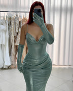 Charmantes Säulen-Ballkleid aus Satin mit Spaghettiträgern und halblangen Ärmeln und Rüschen