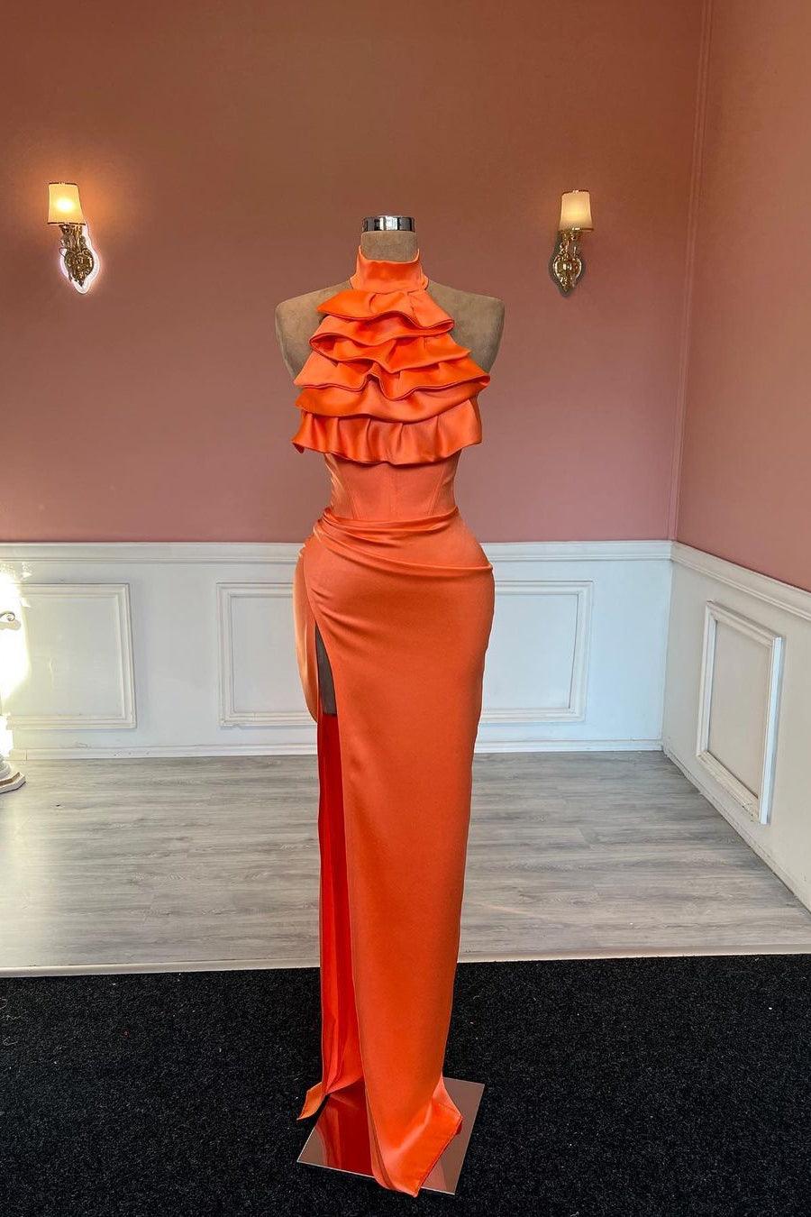 Bezauberndes Ballkleid im Meerjungfrauen-Stil mit hohem Halsausschnitt und Rüschen und Schlitz