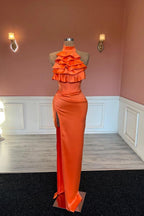 Bezauberndes Ballkleid im Meerjungfrauen-Stil mit hohem Halsausschnitt und Rüschen und Schlitz