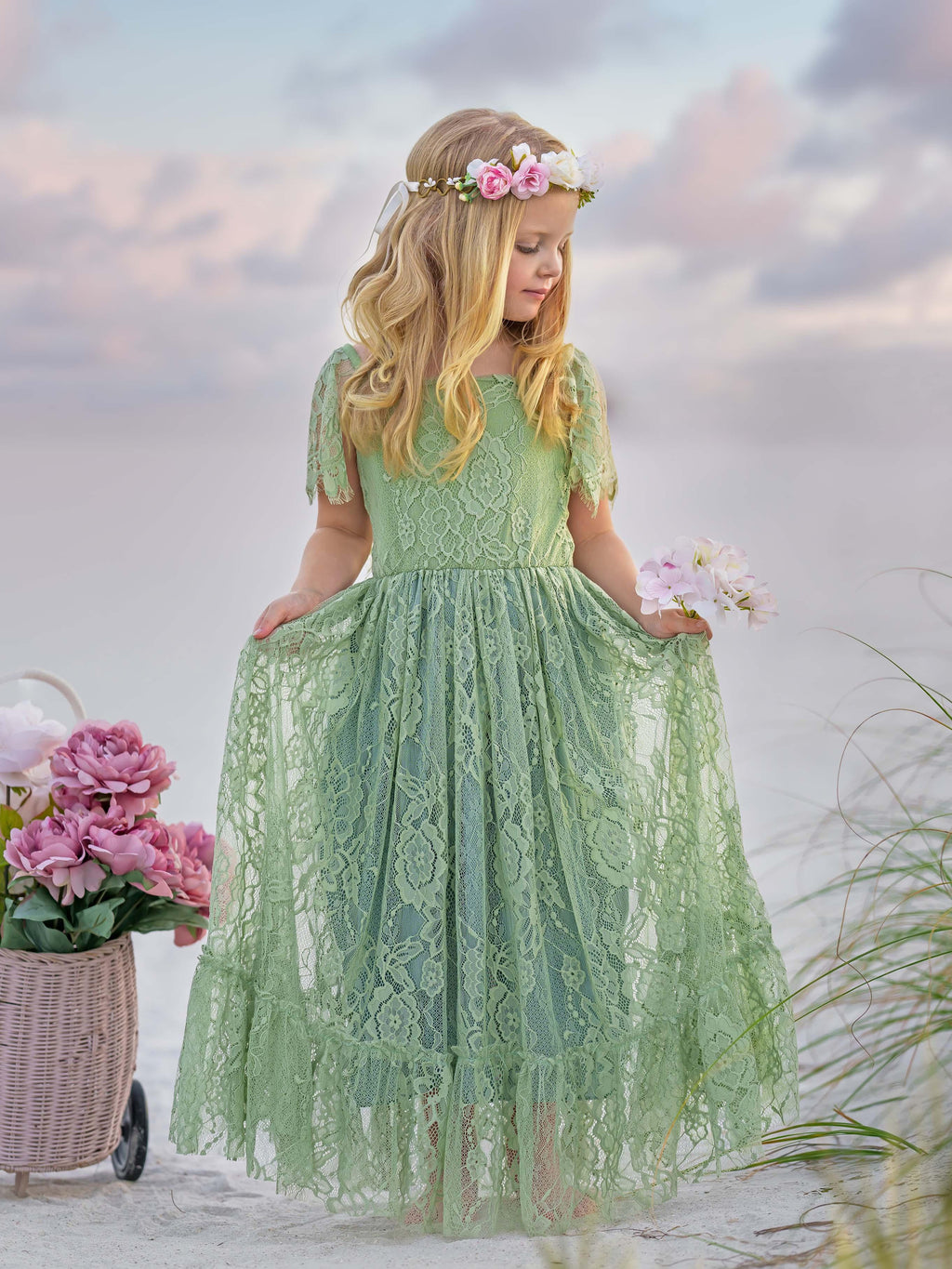 Vestido bohemio playero de encaje verde salvia con flores 