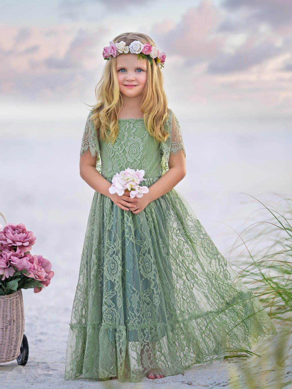Vestido bohemio playero de encaje verde salvia con flores 