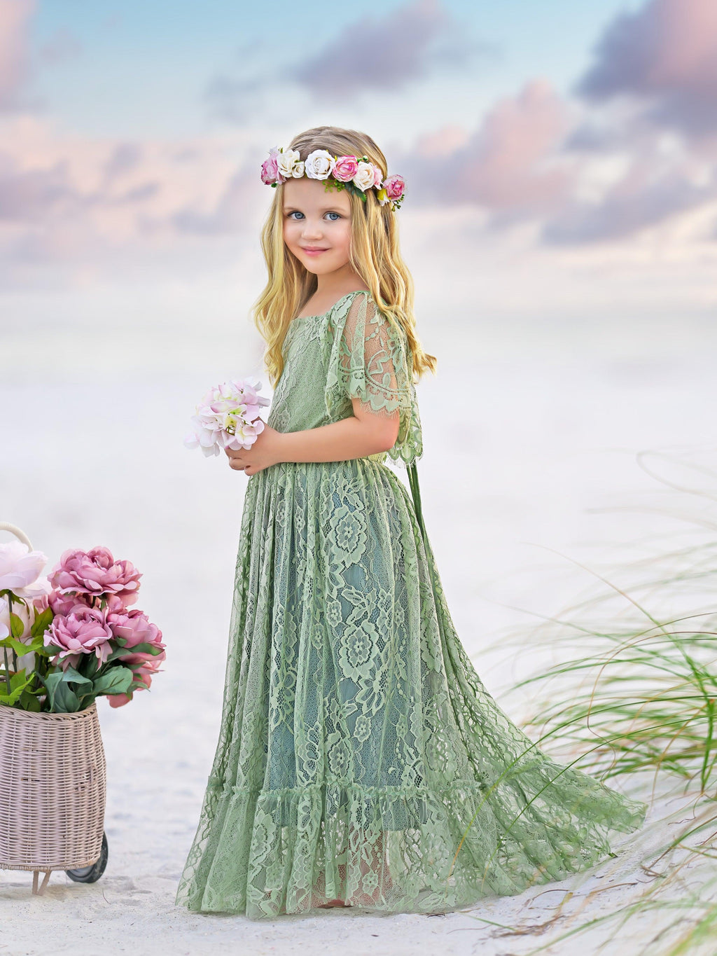 Vestido bohemio playero de encaje verde salvia con flores 