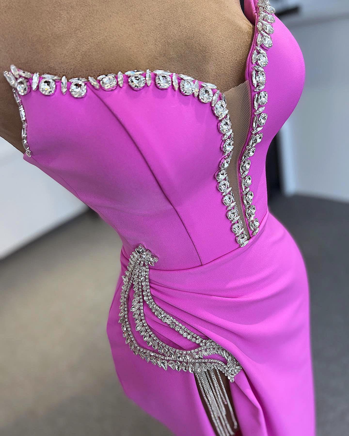 Designer-Ballkleid mit Schlitz vorne, trägerlos, ärmellos, Strass, Tüll, Satin