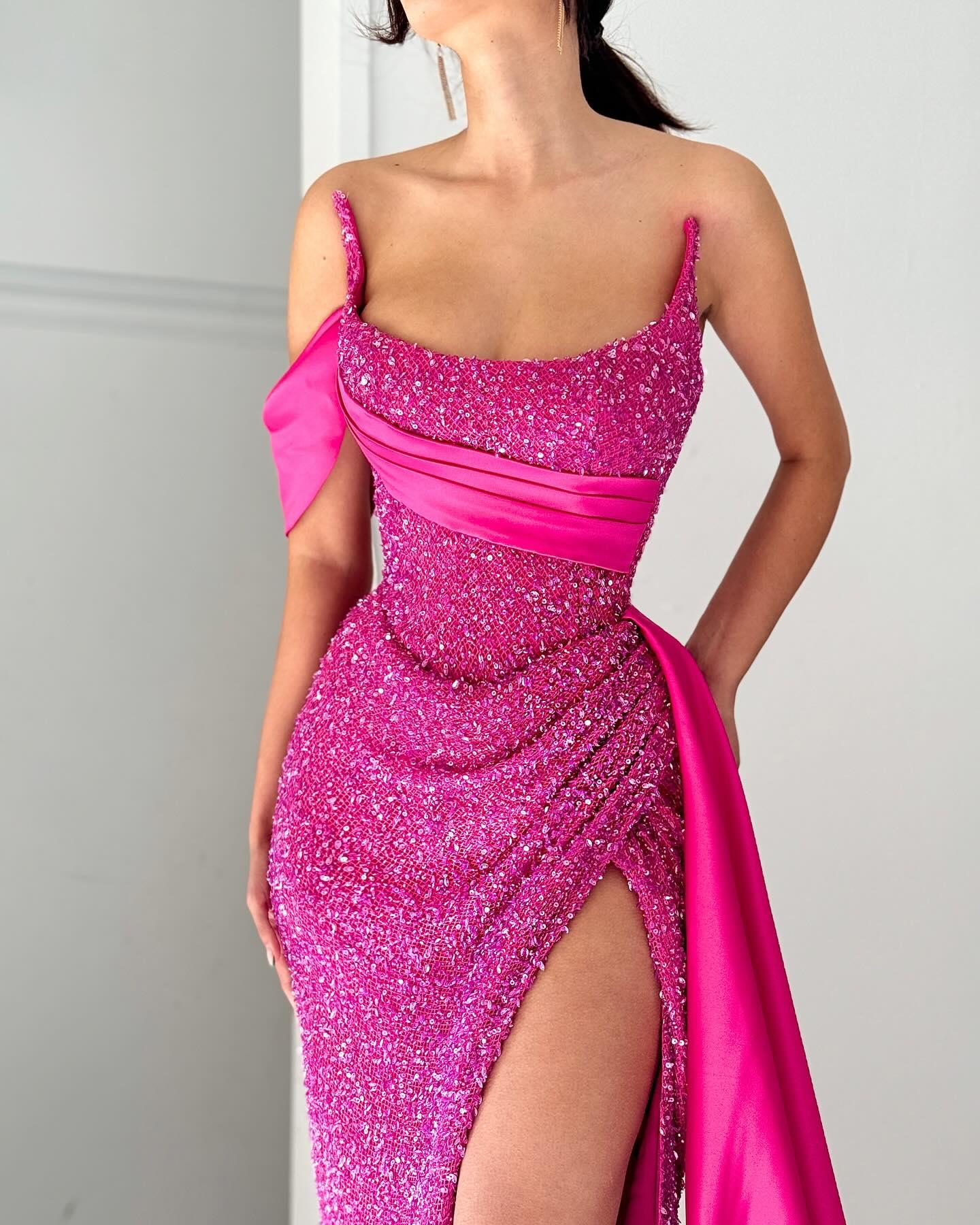 Elegantes A-Linie Satin Pailletten Ärmellos Neckholder Rosa Lange Ballkleider