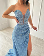 Elegantes blaues Ballkleid in A-Linie mit V-Ausschnitt, ärmellos, Schlitz vorn und Pailletten
