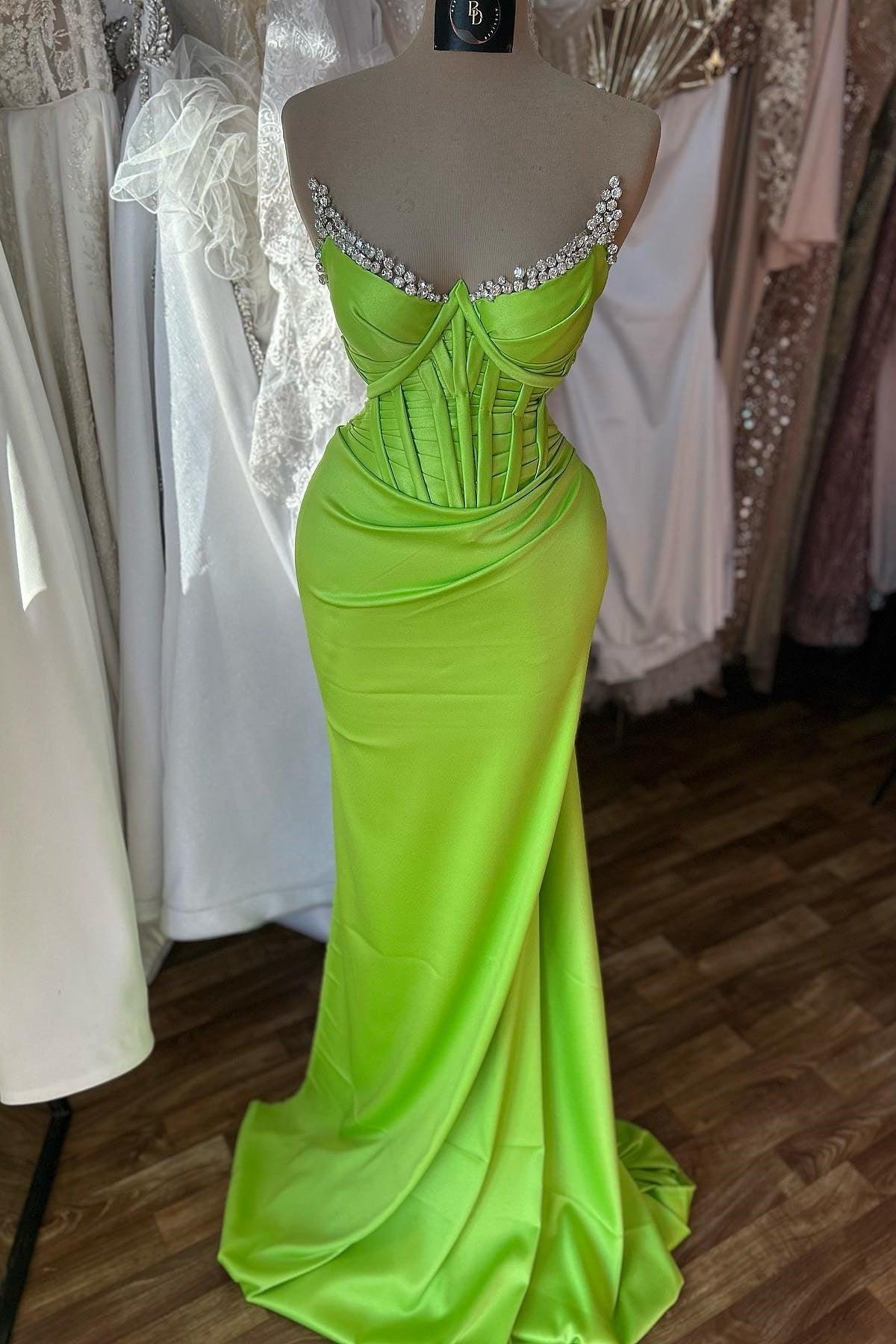 Elegante säulenförmige Spaghettiträger ärmellose Rüschen Satin Ballkleider