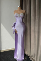 Elegantes Ballkleid mit säulenförmigem Ausschnitt und Perlenverzierung und Rüschen