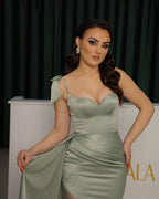 Elegantes Ballkleid mit herzförmigem Ausschnitt und Rüschen in Dusty Sage