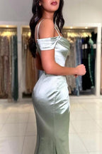 Elegantes langes Meerjungfrau-Abendkleid aus Satin mit Spaghettiträgern und schulterfreiem Schnitt und Schlitz