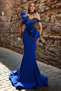 Elegantes langes königsblaues One-Shoulder-Meerjungfrau-Ballkleid mit Perlenbesatz und Spitze und Rüschen